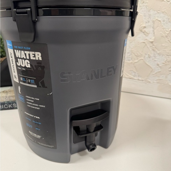Stanley 2gal Adventure Fast Flow Water Jug - Picture 4 of 7